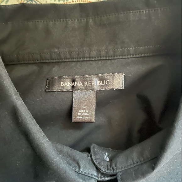 Banana Republic Black Cropped Poplin Shirt - Sharp Collar & Oversized Cuffs - Picture 5 of 5